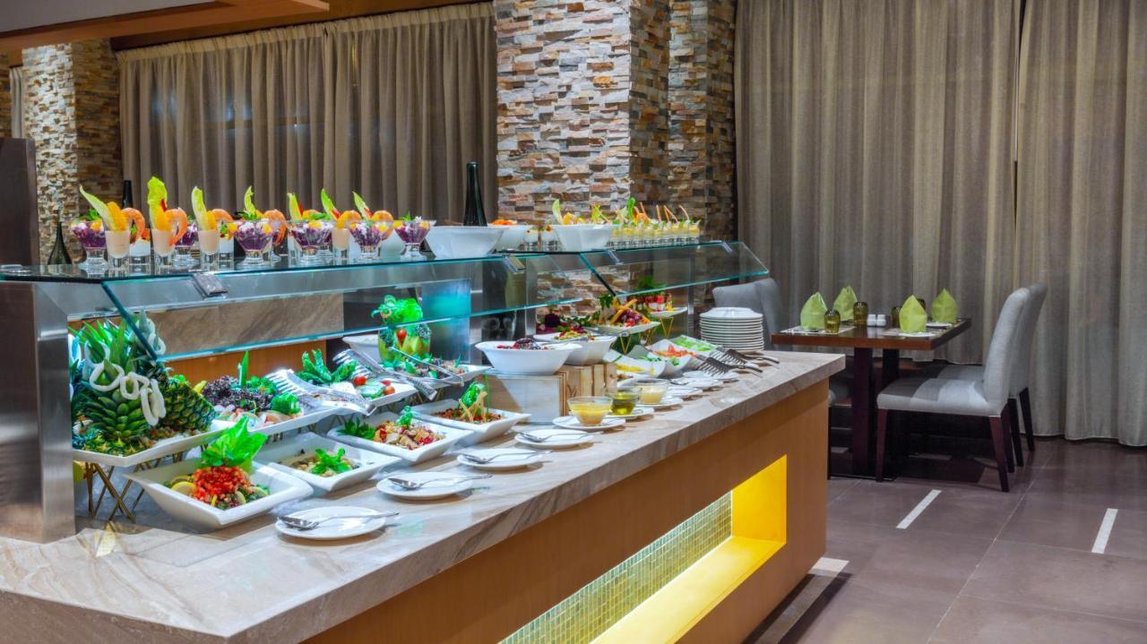 Grand Millennium Gizan Hotel Jizan Exterior photo A salad bar